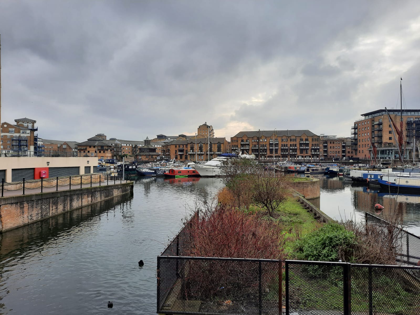 A Walk Along the Regent's Canal Bethnal Green to Limehouse Basin