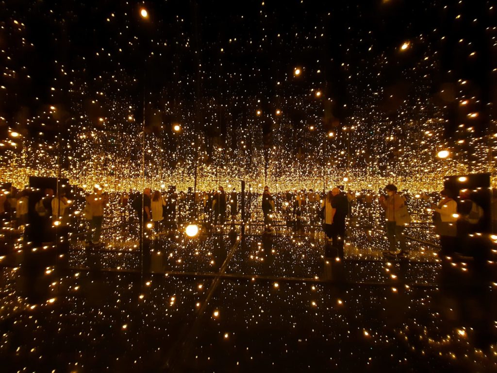 Yayoi Kusama: Infinity Mirror Rooms - Tate Modern, London – Salterton Arts  Review